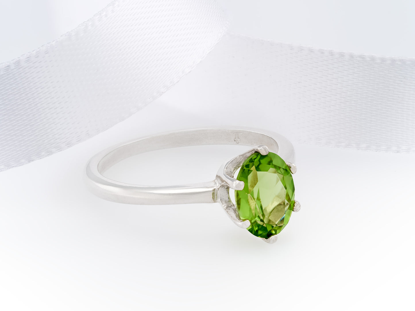 Sparkling green peridot ring. 8x6mm oval faceted natural peridot gemstone in sterling silver.