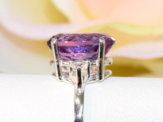 Expertly Cut, Gorgeous Brazilian Amethyst Ring. Beautiful Purple! 12x10mm, Oval Facet Cut, 4.45ctw, VVS.  White Topaz Accents.